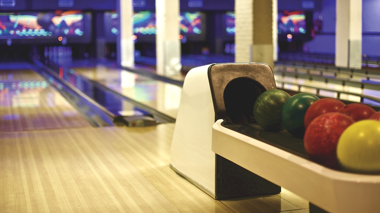 6 Of The Best Bowling Ball Cleaners You Need To Try   Bowling Alley Min 